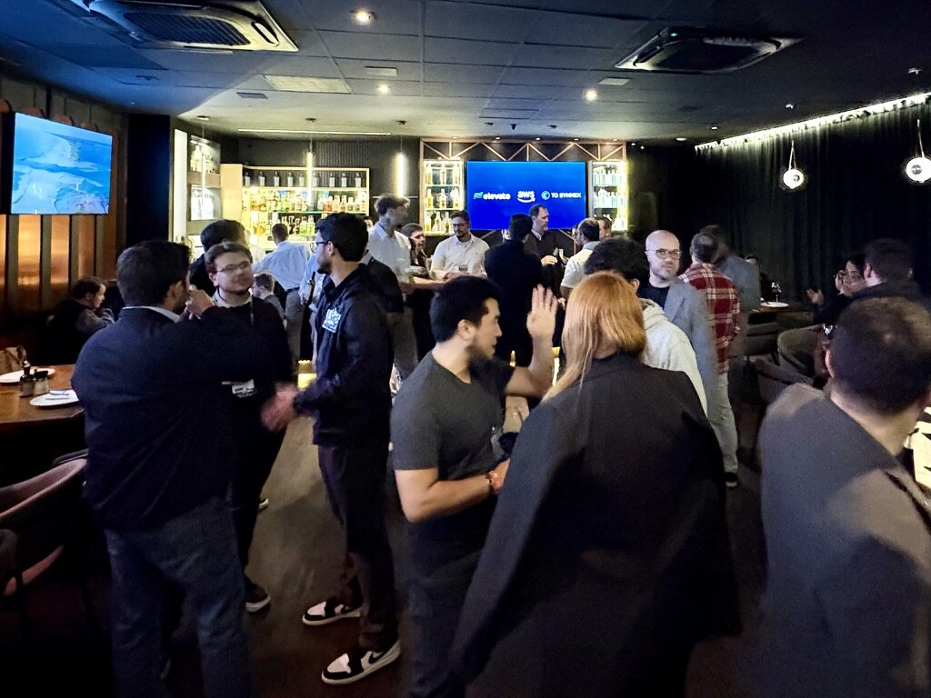 Networking em encontro da Elevata durante semana de Summit anterior.